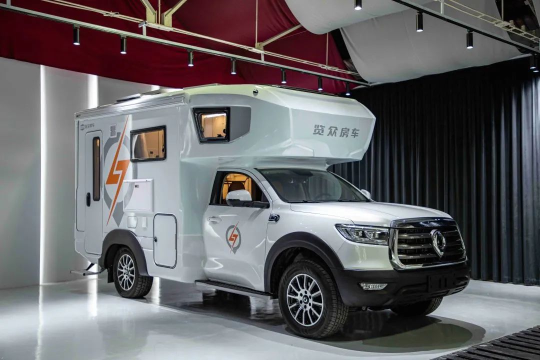 為什么覽眾房車要采用玻璃鋼“三明治”車身結(jié)構(gòu)？
